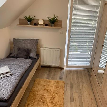 Cozy 2-Bedroom Vacation Apartment With Entire Top Floor Gaj  Exterior foto