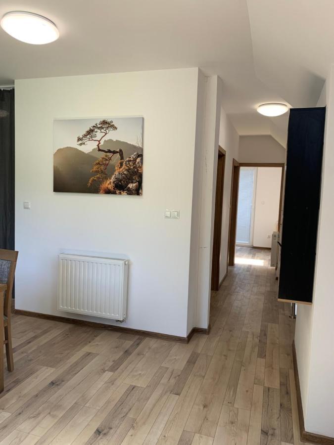Cozy 2-Bedroom Vacation Apartment With Entire Top Floor Gaj  Exterior foto