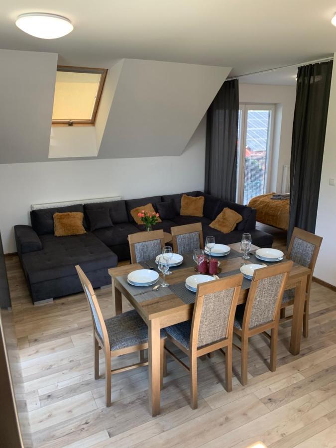 Cozy 2-Bedroom Vacation Apartment With Entire Top Floor Gaj  Exterior foto